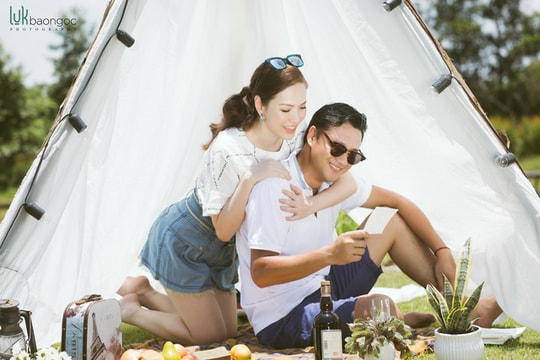 Đan Lê tung bộ ảnh ngọt ngào bên chồng, bật mí mối tình hơn 20 năm với Khải Anh