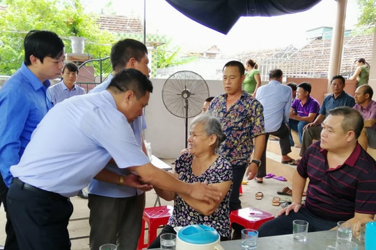 Các cấp, ngành Nghệ An thăm hỏi, hỗ trợ các gia đình có thuyền viên mất tích