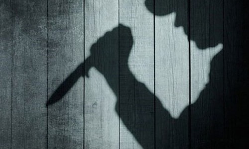 Thanh niên bị đâm chết vì không bo tiền cho nữ tiếp viên karaoke