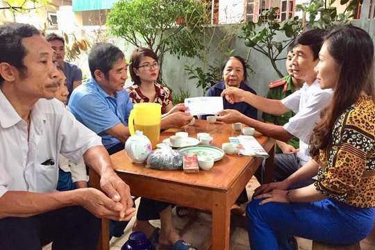 Thăm hỏi, hỗ trợ thân nhân các thuyền viên Nghệ An tử vong, mất tích trên biển