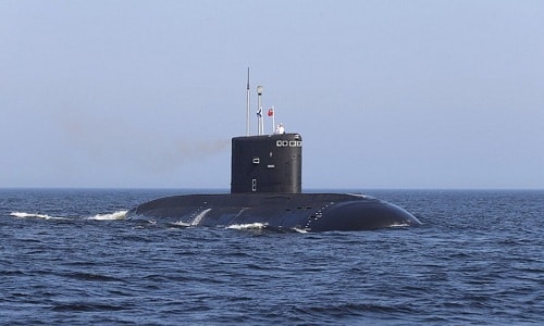Tàu ngầm Nga băng ngang nơi NATO tập trận chống ngầm