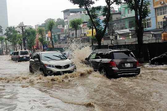 10 điều cần nhớ khi lái xe trong thời tiết mưa bão