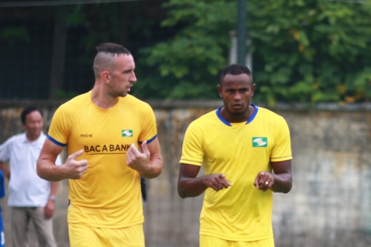 Chuyển nhượng giữa mùa V.League: Những ‘bom tấn’ được kích nổ