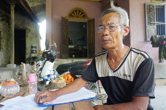 Cán bộ thức dậy lúc 4 giờ sáng đi thu nợ cho dân