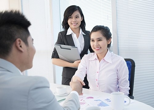 Lãnh đạo có thể bị cách chức nếu bố trí người thân vào vị trí quản lý tổ chức nhân sự