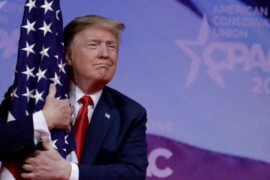 Ông Trump hứa sẽ cắm cờ Mỹ trên sao Hỏa