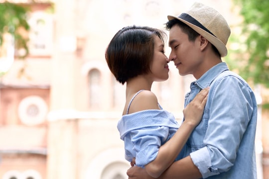 Cần bao nhiêu nụ hôn để giảm cân?