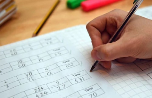 19 học sinh trung học Pháp bị bắt vì làm lộ đề Toán