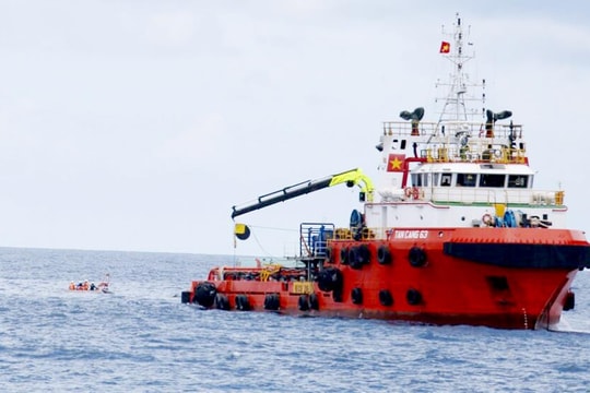 Điều tàu có thiết bị siêu vi tìm kiếm 9 ngư dân Nghệ An mất tích