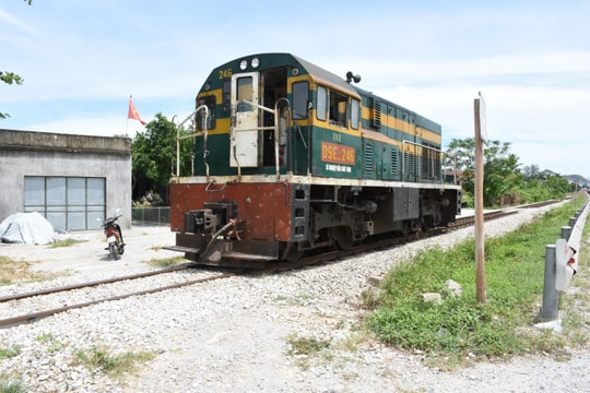 Nghệ An: Băng qua đường sắt, người đàn ông bị đầu máy tàu hỏa đâm tử vong