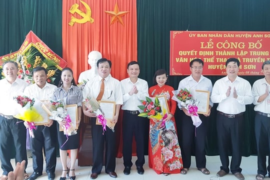 Anh Sơn công bố quyết định thành lập Trung tâm VH-TT&TT huyện