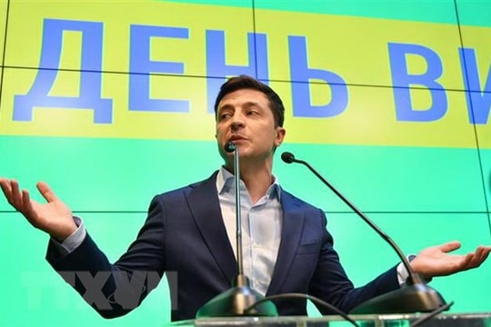 Truy tìm kẻ chỉ trích Trump bất tài; Iran làm giàu uranium vượt mức thỏa thuận