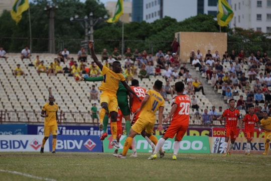 Các HLV Đức Thắng, Huỳnh Đức nói gì về trận hòa 'nhạt' trên sân Vinh?