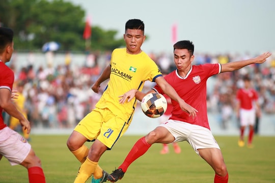 Trung vệ SLNA với cảm xúc đặc biệt lần đầu lên tuyển