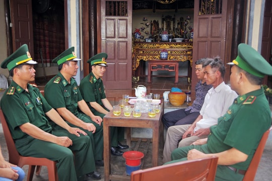 Thăm hỏi, hỗ trợ các gia đình có thuyền viên gặp nạn trên biển ở Quỳnh Lưu