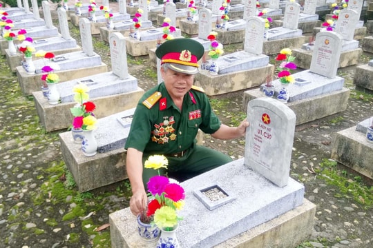 Chuyện về cựu binh Nghệ An tự đi tìm thông tin cho hàng trăm mộ liệt sĩ 