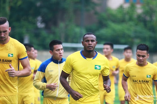 Thị trường chuyển nhượng giữa mùa V.League: Đóng cửa với hàng loạt bom tấn