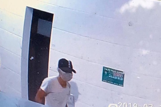 Kẻ giết nhân viên xăng dầu ở Nghệ An bịt kín mặt rời khỏi hiện trường