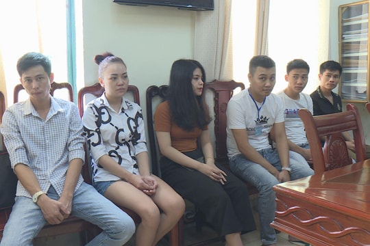 Cô gái 20 tuổi ở Nghệ An cùng nhóm thanh niên vào khách sạn 'bay lắc'