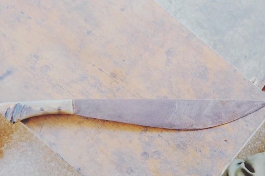 Bắt 2 thanh niên dùng dao uy hiếp cướp điện thoại