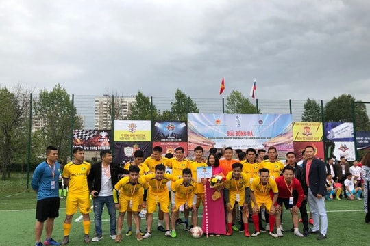 Đội bóng đồng hương Nghệ An tranh tài giải bóng đá cộng đồng tại Nga