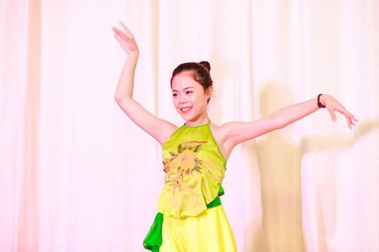 Nữ sinh trường Phan yêu múa, thích làm cô giáo là thủ khoa khối C cả nước