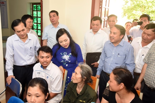 Bộ trưởng Bộ Y tế tới thăm, đánh giá cao hoạt động Trạm Y tế xã Kim Liên