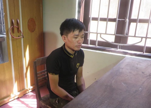 Bắt giữ lái xe giấu ma túy tổng hợp trong giày