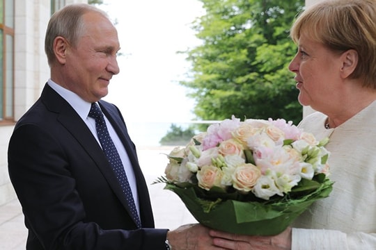 Tổng thống Putin chúc mừng Thủ tướng Merkel nhân dịp sinh nhật lần thứ 65