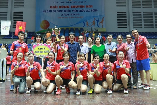 Sở Văn hóa Thể thao vô địch Giải Bóng chuyền hơi nữ Công đoàn viên chức Nghệ An