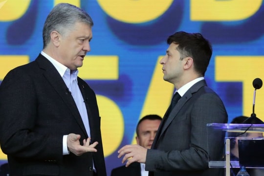 Zelensky cáo buộc Poroshenko không muốn kết thúc chiến tranh