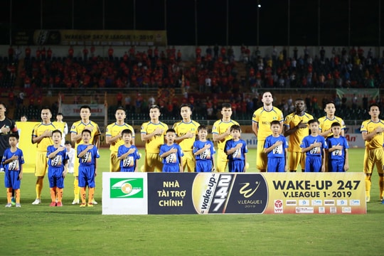 HLV Nguyễn Thành Vinh: Trên lý thuyết, SLNA vẫn còn cơ hội vô địch