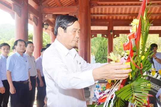 Ban Tổ chức Trung ương dâng hương tại Khu Di tích lịch sử Quốc gia Truông Bồn