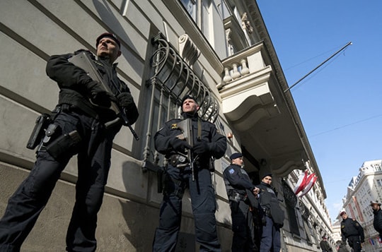 Áo truy tìm 'điệp viên' Nga; Triều Tiên phóng tên lửa để cảnh cáo Hàn Quốc