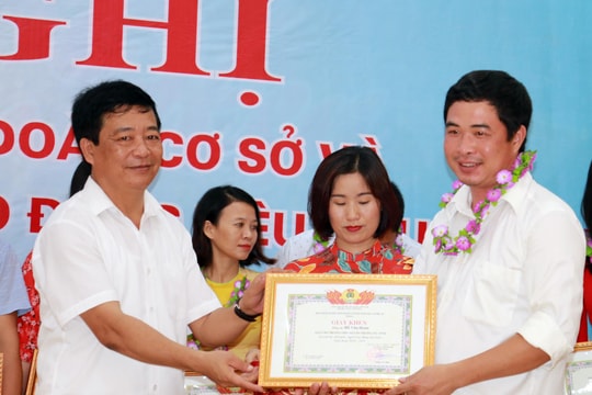 Ngành giáo dục Nghệ An tuyên dương 90 cán bộ, giáo viên, người lao động tiêu biểu 