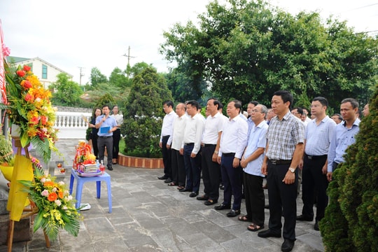 Ngành Giao thông Vận tải dâng hương tưởng niệm các anh hùng liệt sĩ