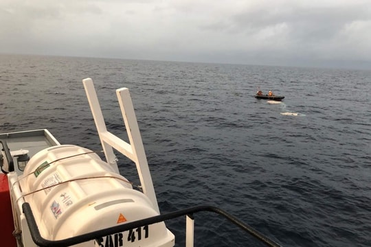 Tạm dừng tìm kiếm các thuyền viên Nghệ An mất tích trên vùng biển Bạch Long Vỹ