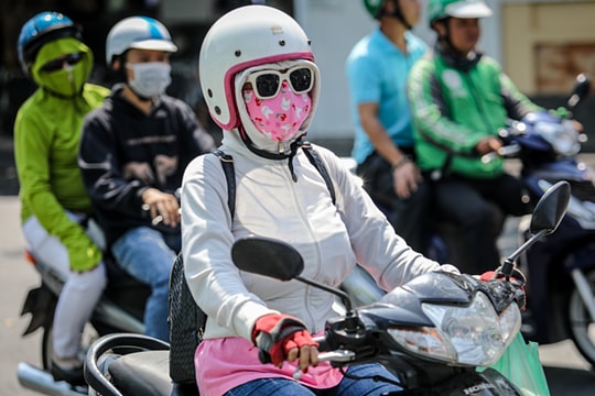 Nên chọn áo chống nắng màu sáng hay tối?