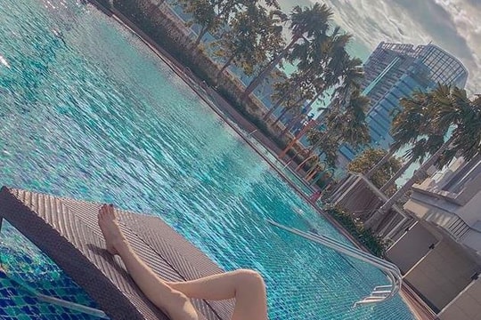 Minh Hằng diện áo tắm nóng bỏng ở tuổi 32