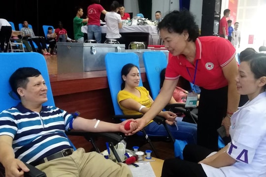700 tình nguyện viên tham gia Ngày hội hiến máu tình nguyện ở Diễn Châu