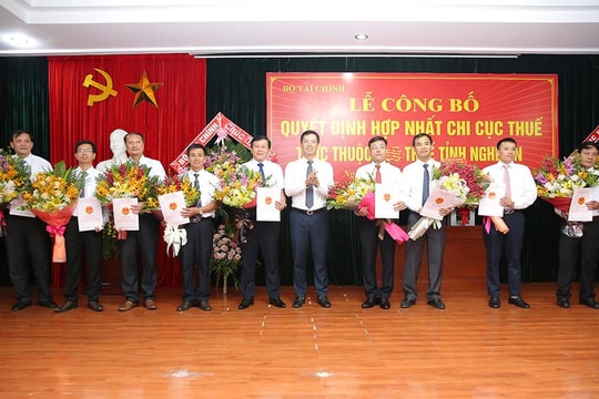 Nghệ An: Công bố 10 Chi cục thuế khu vực và các tân Chi cục trưởng