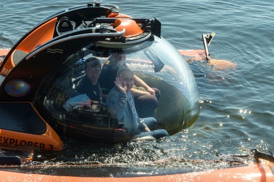 Tổng thống Putin giải thích lý do ông lặn xuống nước và bay lên bầu trời