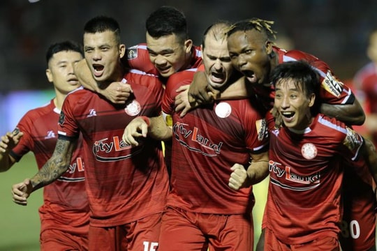 Sau vòng 18 V.League: SLNA tụt dốc thảm hại, HAGL và Nam Định thăng hoa