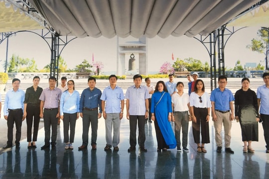 Xúc động hành trình tri ân của những người làm công tác tuyên giáo