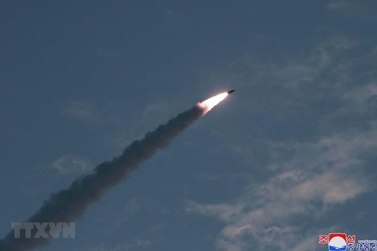 Nóng: Triều Tiên phóng tên lửa đạn đạo tầm bay 250 km