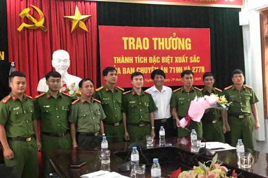 Khen thưởng chuyên án bắt đối tượng mua bán ma túy và triệt xóa ổ nhóm 'tín dụng đen'