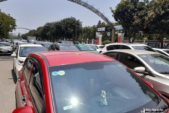 Nghệ An bàn phương án xử lý 141 xe công bị thừa 