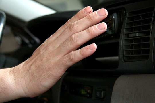 Sai lầm của tài xế khiến lốc điều hòa ô tô nhanh hỏng