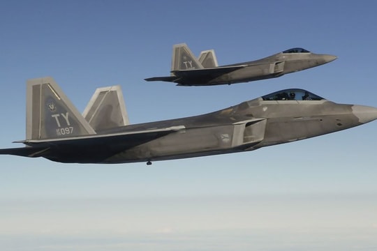 Tiết lộ chi tiết về lớp phủ tàng hình han rỉ của F-22 Không quân Mỹ