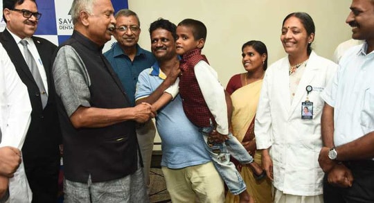 Chuyện lạ: Bác sĩ nhổ 526 chiếc răng trong miệng cậu bé 7 tuổi